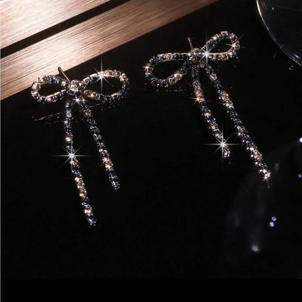 Champagne Rhinestone Bow Earrings NEW 🏷️